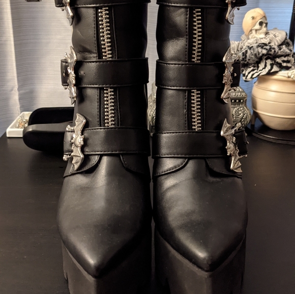 House Of Widow Boots - Picture 4 of 4